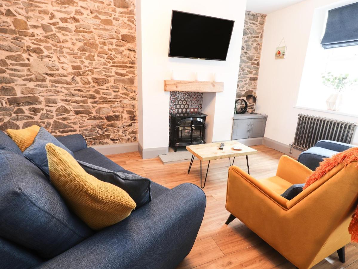 8 Watkin Street * Conwy